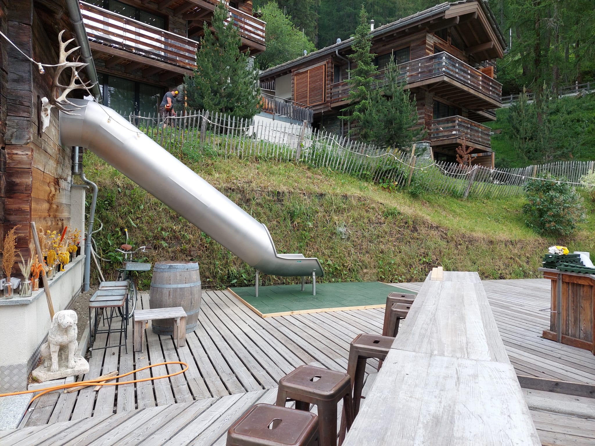 Making of der Röhrenrutschbahn für Cervo Mountain Resort Zermatt, Spielanlage, Rutsche, Spielplatz, Kinder Kastenrutsche